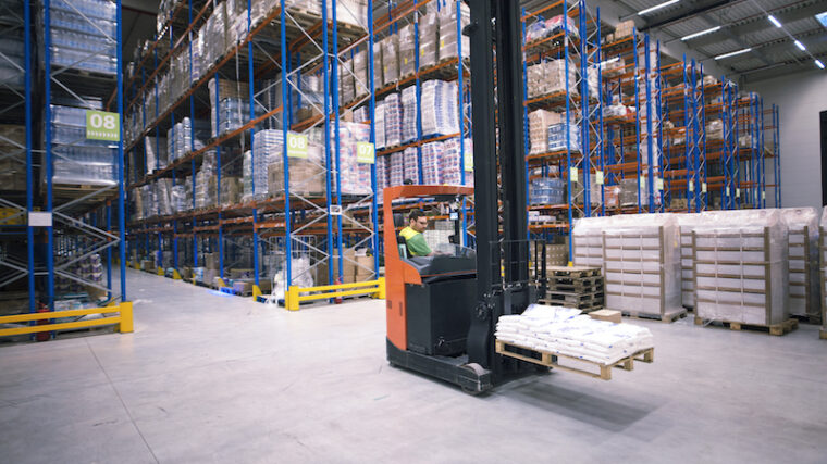 Man so kör gaffeltruck